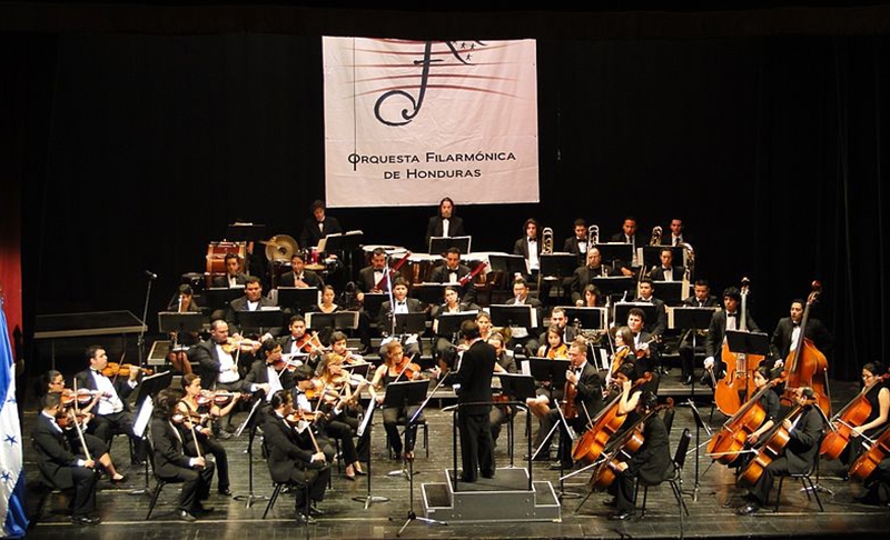 800px-Orquesta_Filarmónica_de_Honduras_en_Concierto