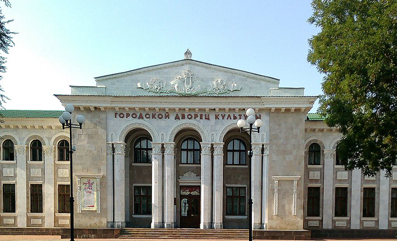 1024px-Kulturpalast_Tiraspol 1024px-Kulturpalast_Tiraspol